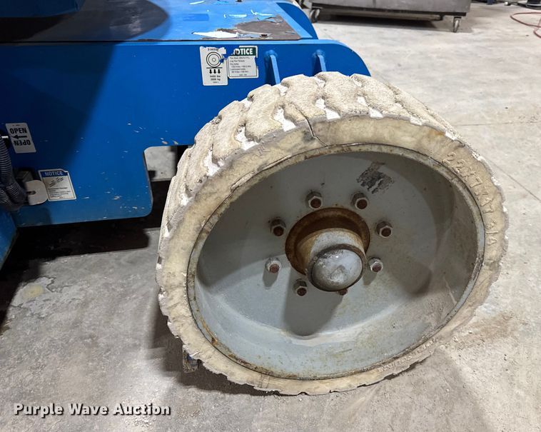 image for item EN0647 2010 Genie Z-34/22N boom lift