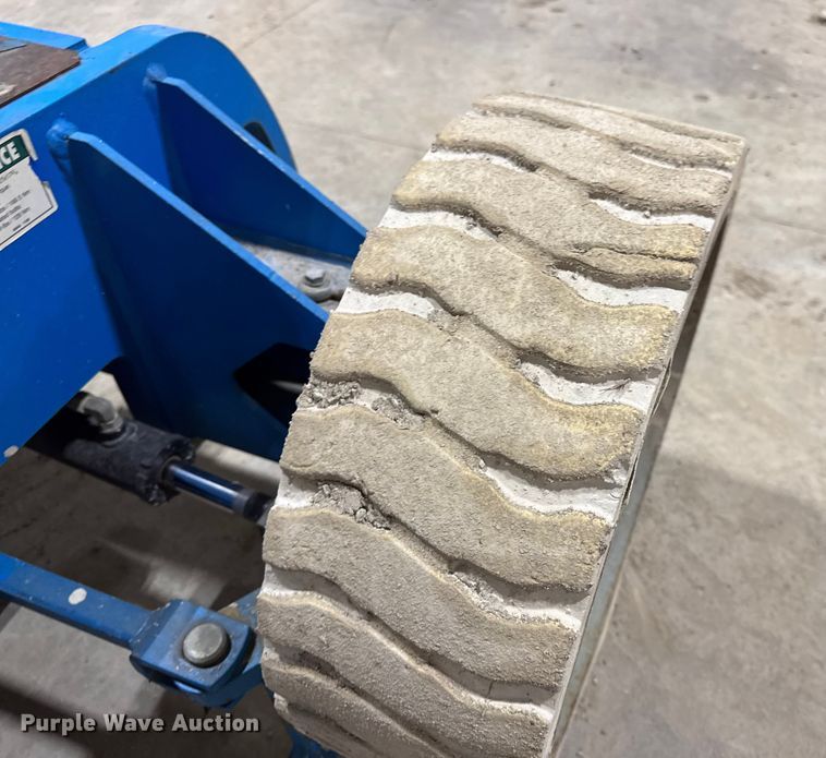 image for item EN0647 2010 Genie Z-34/22N boom lift