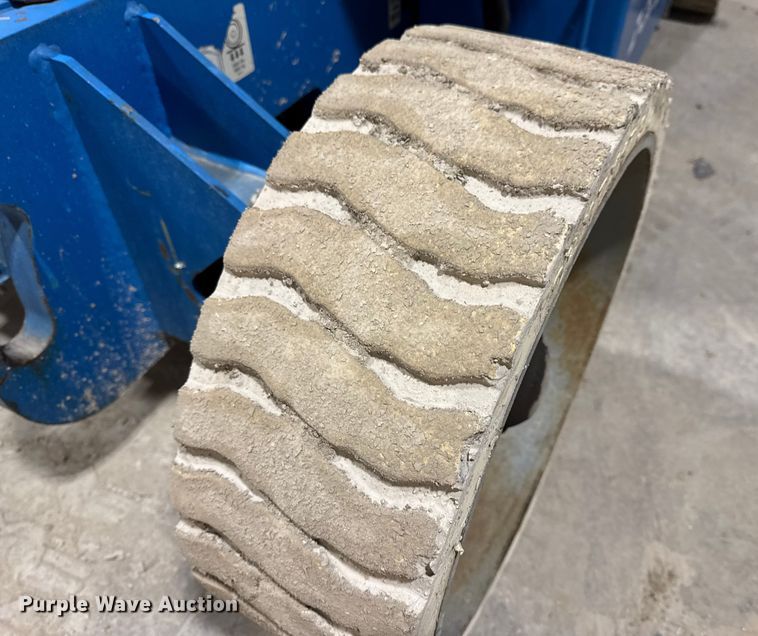 image for item EN0647 2010 Genie Z-34/22N boom lift