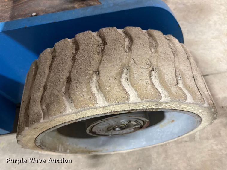 image for item EN0647 2010 Genie Z-34/22N boom lift