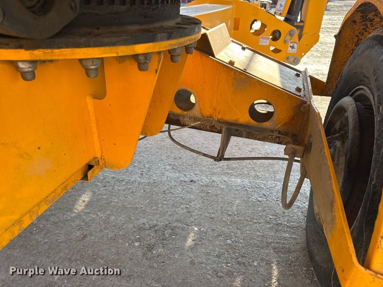 image for item EN0648 2015 Haulotte 3632T boom lift