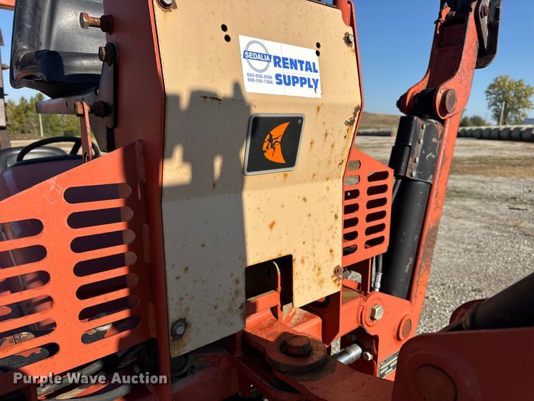 image for item EN0652 2007 Ditch Witch RT40 trencher