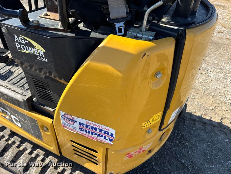 image for item EN0654 2019 John Deere 17G mini excavator