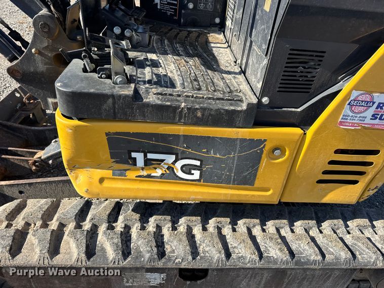 image for item EN0654 2019 John Deere 17G mini excavator