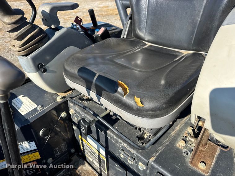 image for item EN0654 2019 John Deere 17G mini excavator