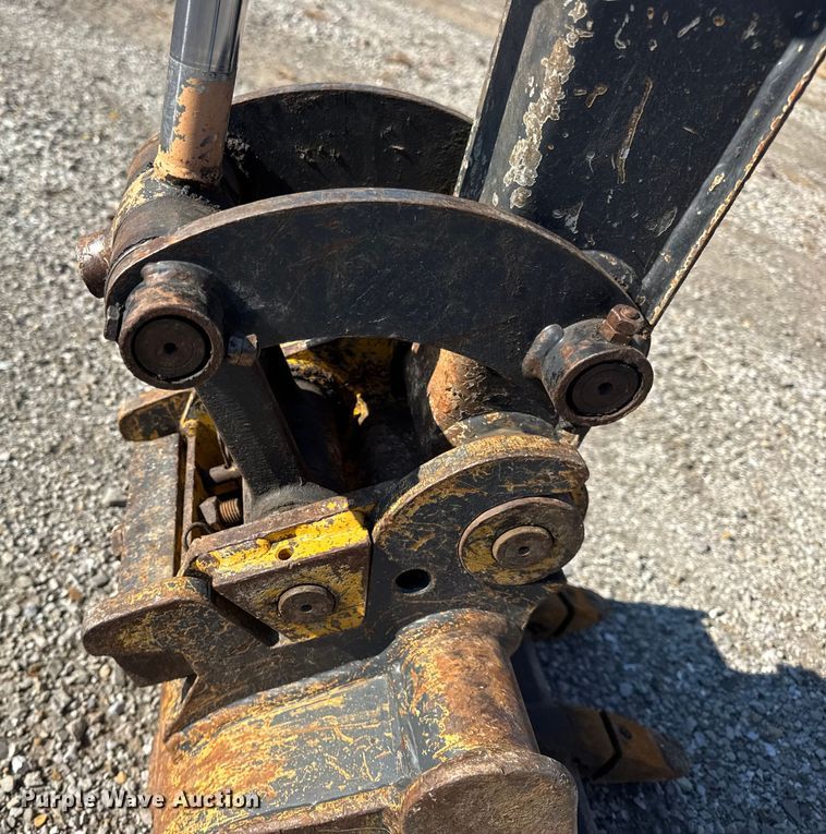 image for item EN0654 2019 John Deere 17G mini excavator