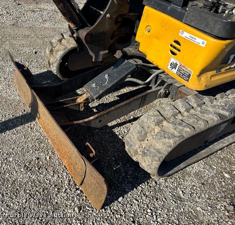 image for item EN0654 2019 John Deere 17G mini excavator