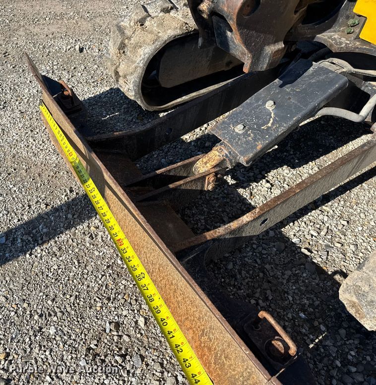 image for item EN0654 2019 John Deere 17G mini excavator