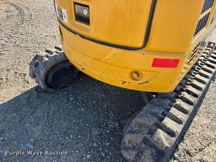 image for item EN0654 2019 John Deere 17G mini excavator