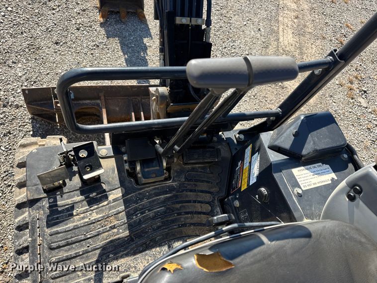 image for item EN0654 2019 John Deere 17G mini excavator