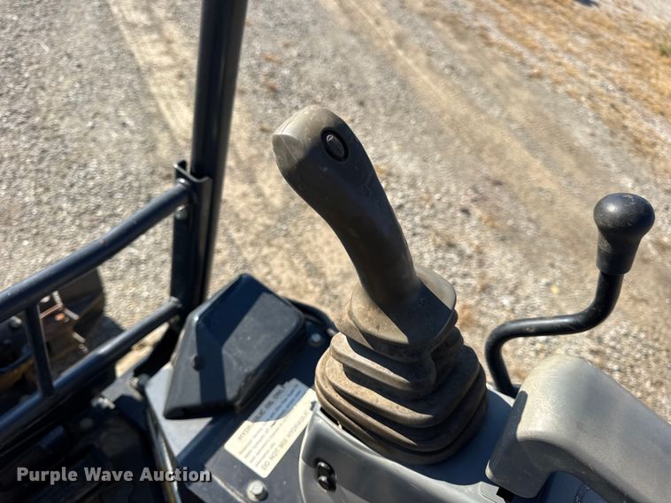 image for item EN0654 2019 John Deere 17G mini excavator