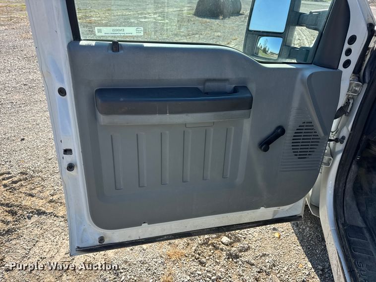 image for item EN0655 2012 Ford F250 Super Duty utility bed pickup truck