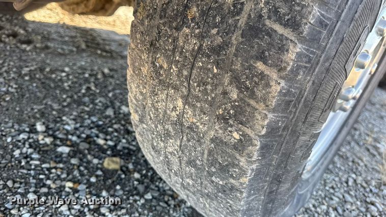 image for item EN0655 2012 Ford F250 Super Duty utility bed pickup truck