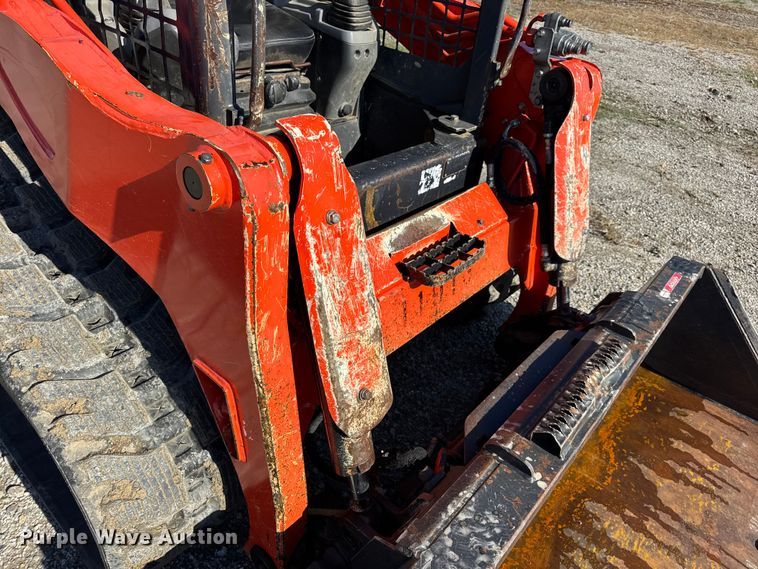 image for item EN0657 Kubota SVL75-2 tracked skid steer loader