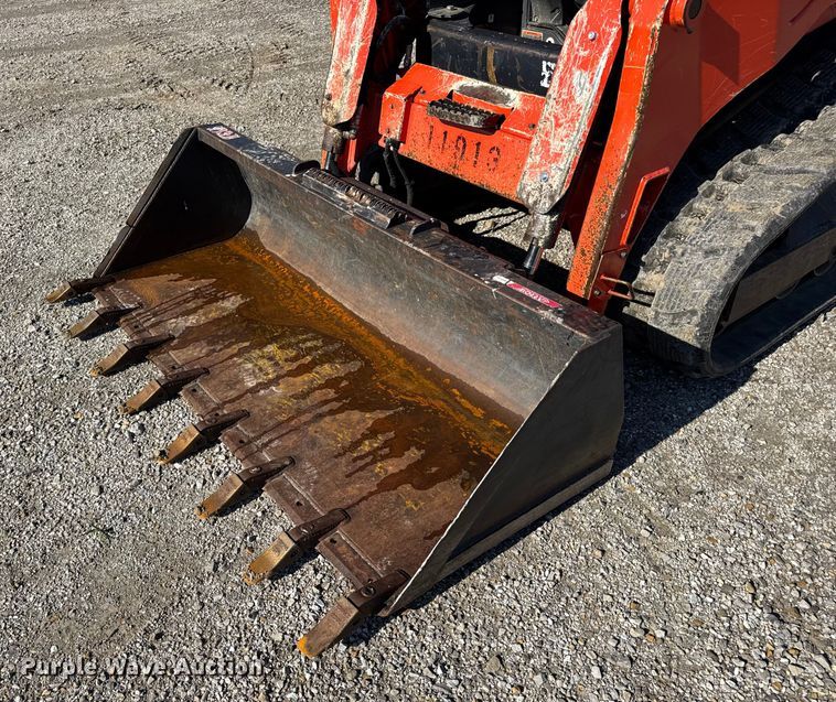 image for item EN0657 Kubota SVL75-2 tracked skid steer loader