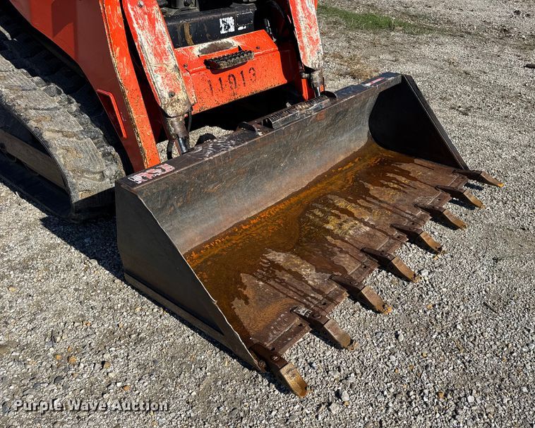 image for item EN0657 Kubota SVL75-2 tracked skid steer loader