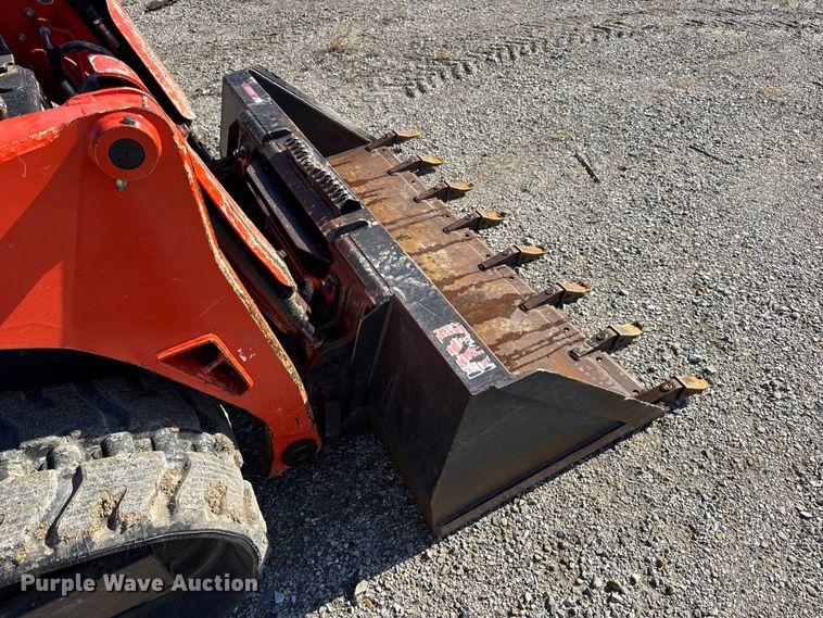 image for item EN0657 Kubota SVL75-2 tracked skid steer loader