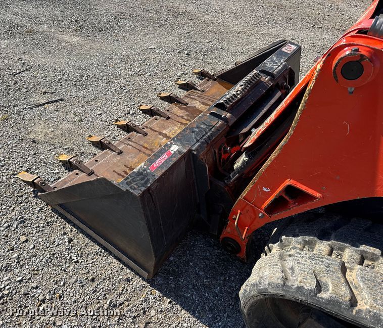 image for item EN0657 Kubota SVL75-2 tracked skid steer loader