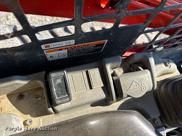 image for item EN0657 Kubota SVL75-2 tracked skid steer loader