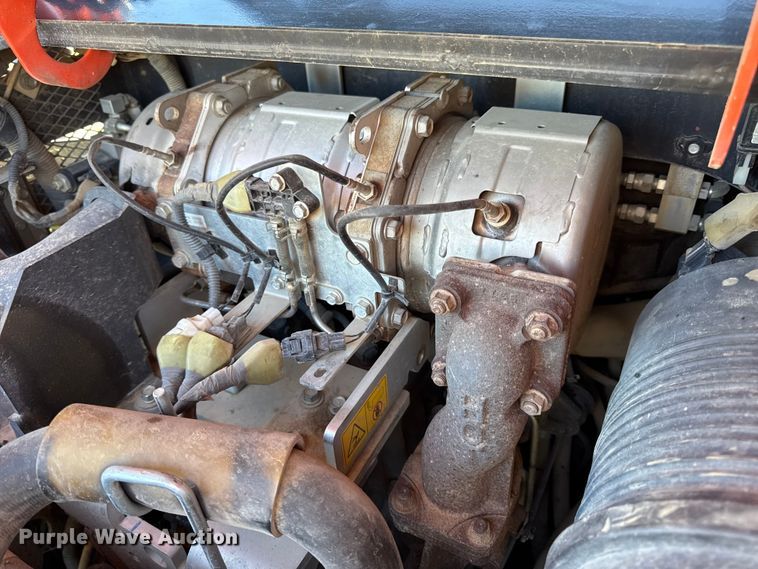 image for item EN0657 Kubota SVL75-2 tracked skid steer loader