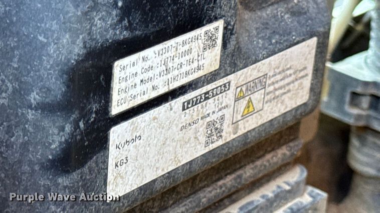 image for item EN0657 Kubota SVL75-2 tracked skid steer loader