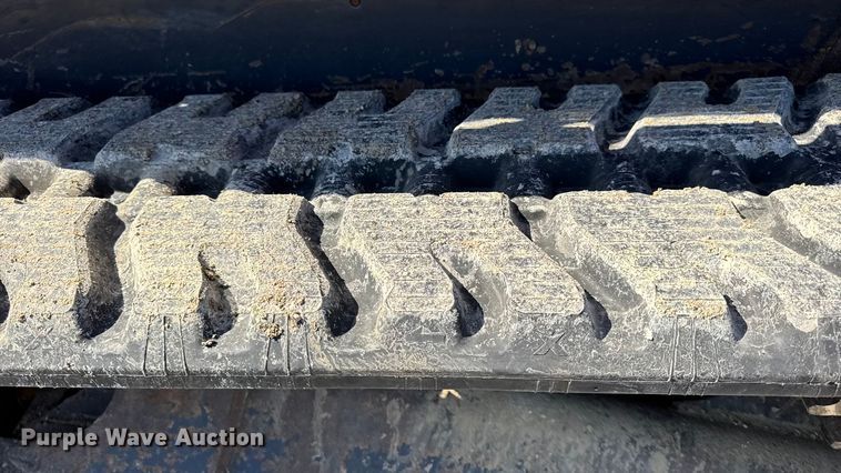 image for item EN0657 Kubota SVL75-2 tracked skid steer loader