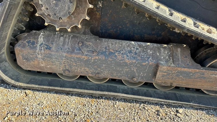 image for item EN0657 Kubota SVL75-2 tracked skid steer loader