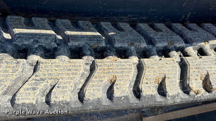 image for item EN0657 Kubota SVL75-2 tracked skid steer loader