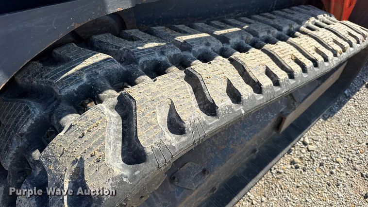 image for item EN0657 Kubota SVL75-2 tracked skid steer loader