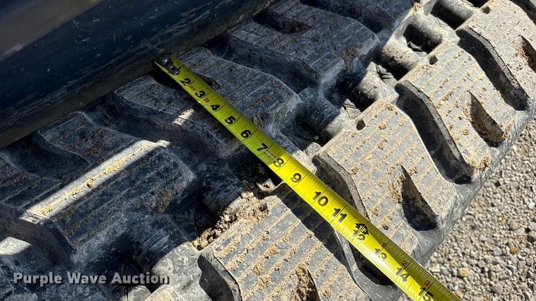 image for item EN0657 Kubota SVL75-2 tracked skid steer loader