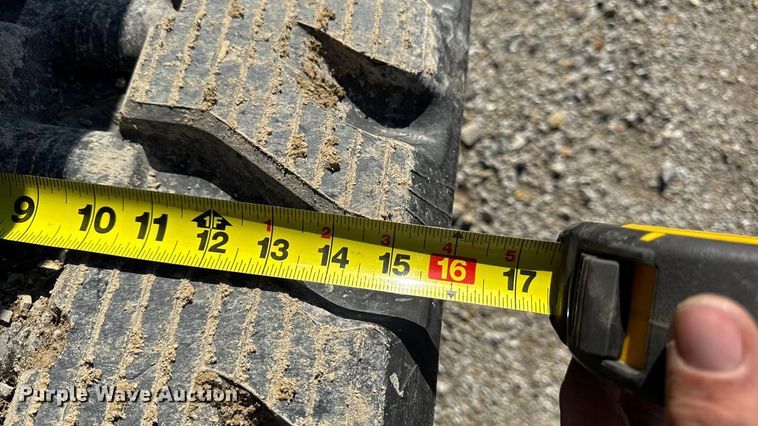 image for item EN0657 Kubota SVL75-2 tracked skid steer loader