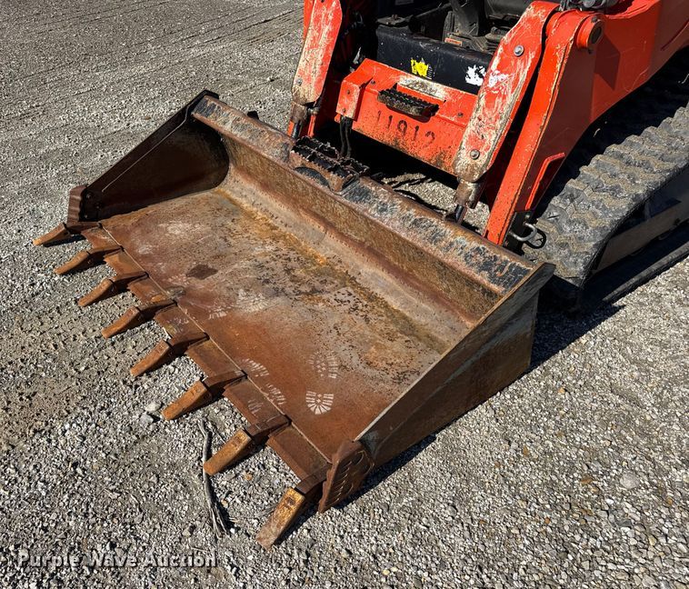 image for item EN0658 2019 Kubota SVL75-2 tracked skid steer loader