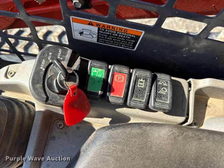 image for item EN0658 2019 Kubota SVL75-2 tracked skid steer loader