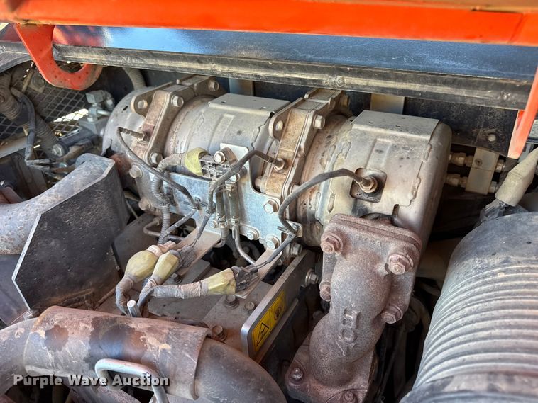 image for item EN0658 2019 Kubota SVL75-2 tracked skid steer loader