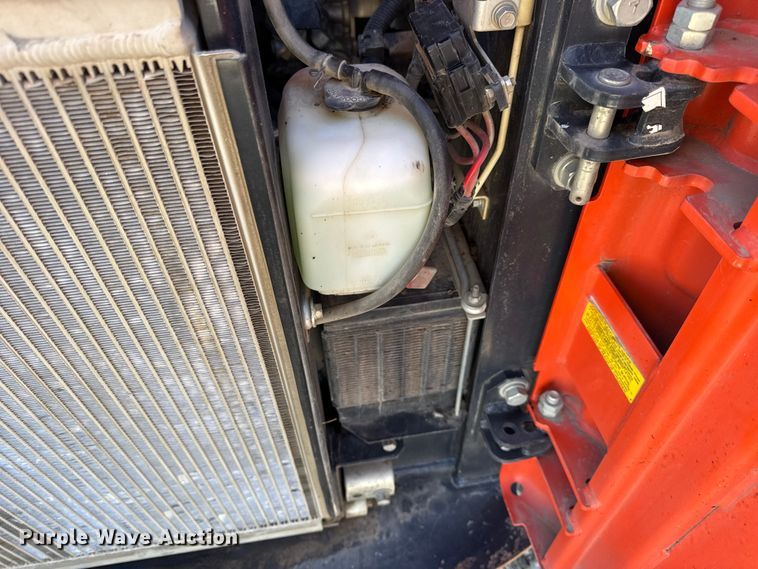 image for item EN0658 2019 Kubota SVL75-2 tracked skid steer loader