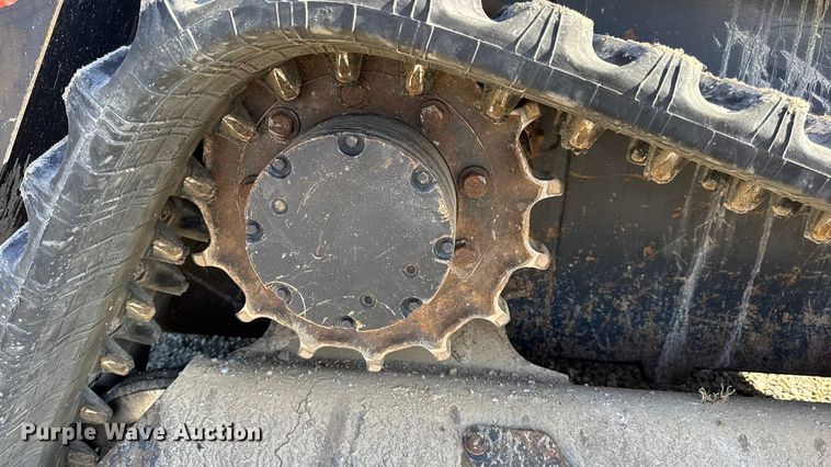 image for item EN0658 2019 Kubota SVL75-2 tracked skid steer loader