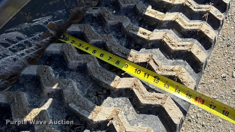 image for item EN0658 2019 Kubota SVL75-2 tracked skid steer loader