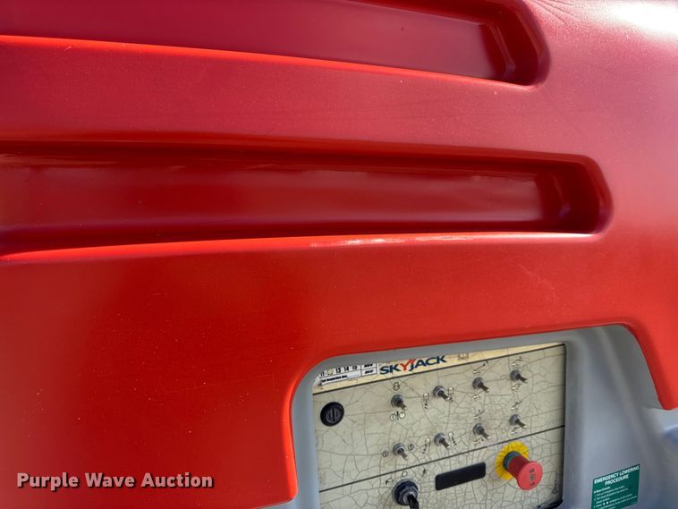 image for item EN0659 2012 SkyJack SJ66T boom lift