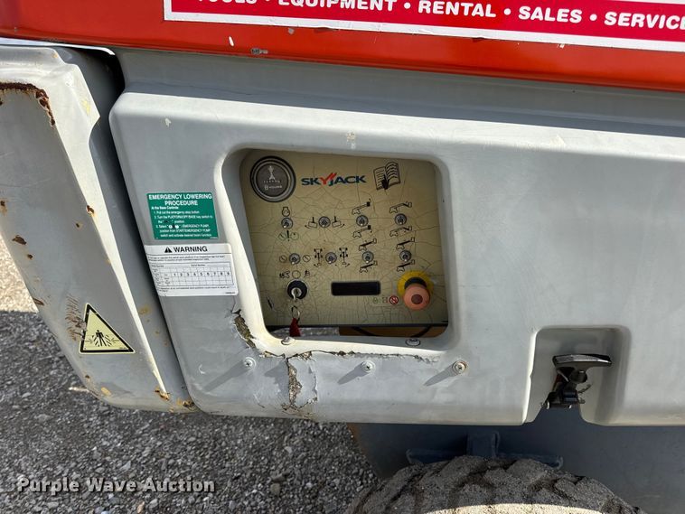 image for item EN0660 SkyJack SJ45T boom lift