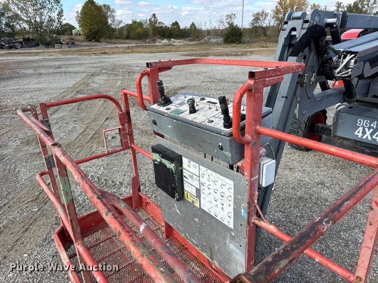 image for item EN0661 2013 SkyJack SJ46AJ boom lift