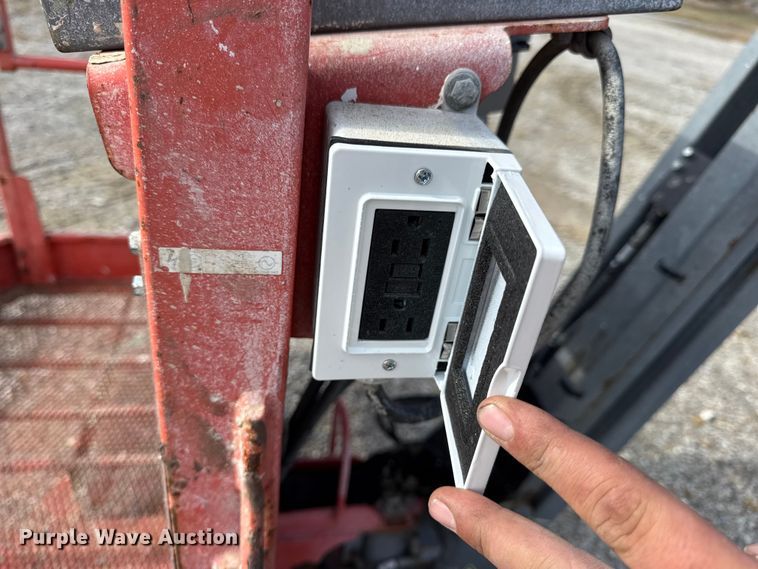 image for item EN0661 2013 SkyJack SJ46AJ boom lift