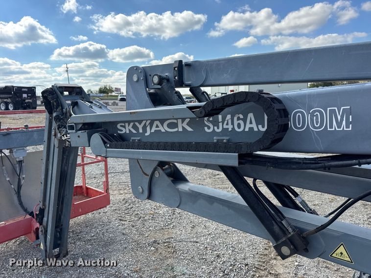 image for item EN0661 2013 SkyJack SJ46AJ boom lift