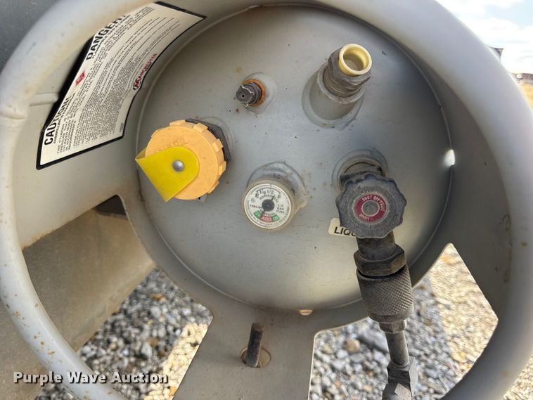 image for item EN0661 2013 SkyJack SJ46AJ boom lift