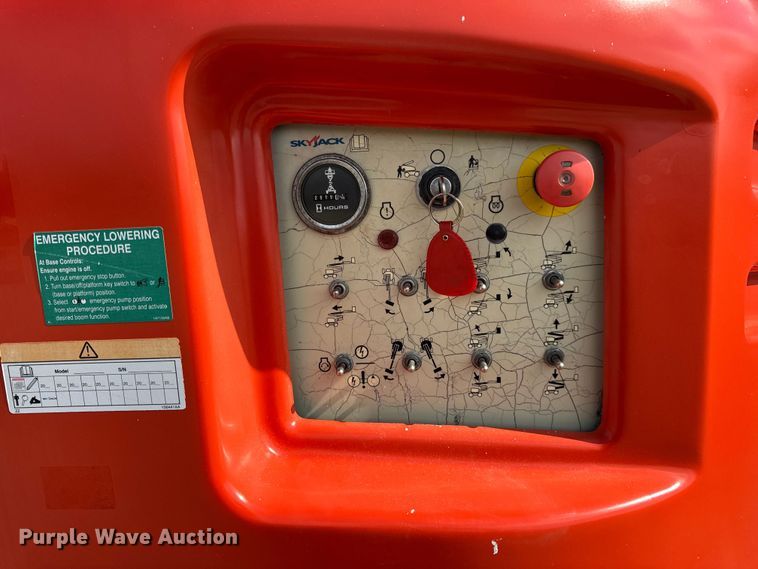 image for item EN0661 2013 SkyJack SJ46AJ boom lift