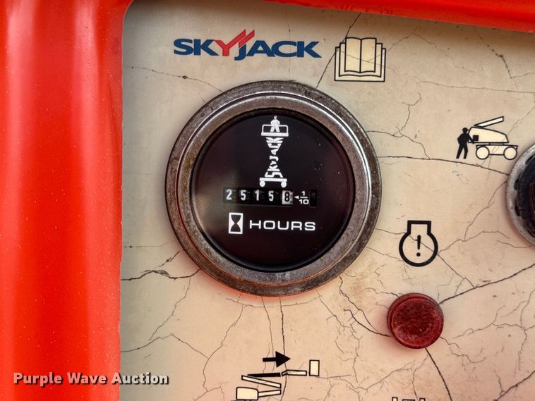 image for item EN0661 2013 SkyJack SJ46AJ boom lift