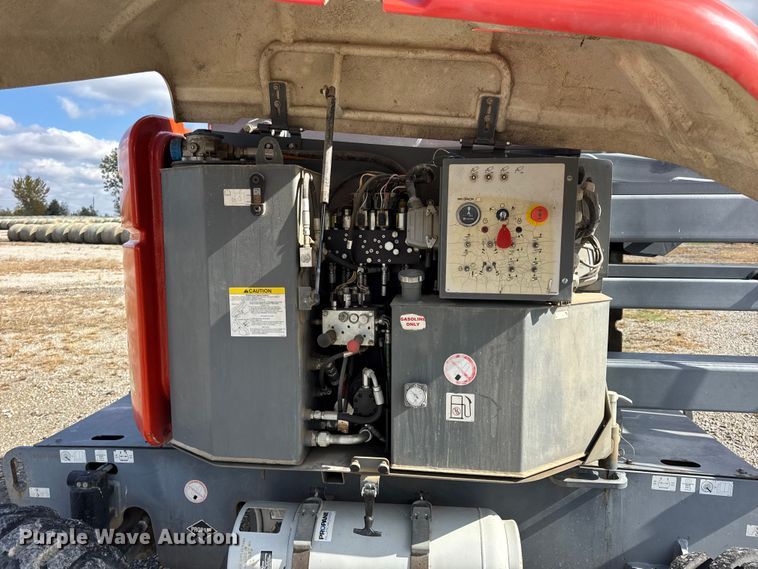 image for item EN0661 2013 SkyJack SJ46AJ boom lift