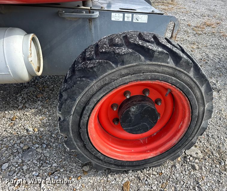 image for item EN0661 2013 SkyJack SJ46AJ boom lift