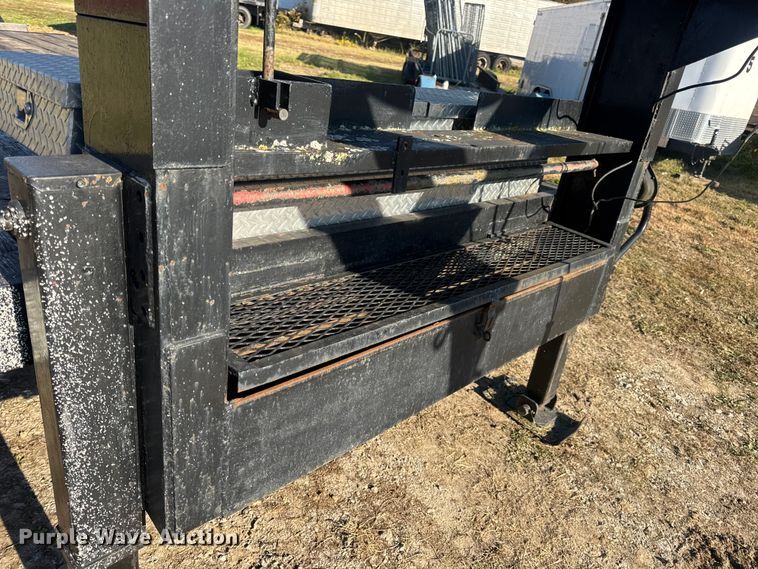 image for item EN0684 1989 Miko Trailers Series 50 equipment trailer