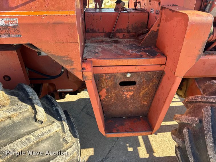 image for item EN0685 Ditch Witch R100 trencher