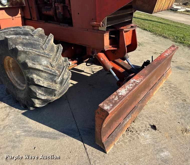 image for item EN0685 Ditch Witch R100 trencher